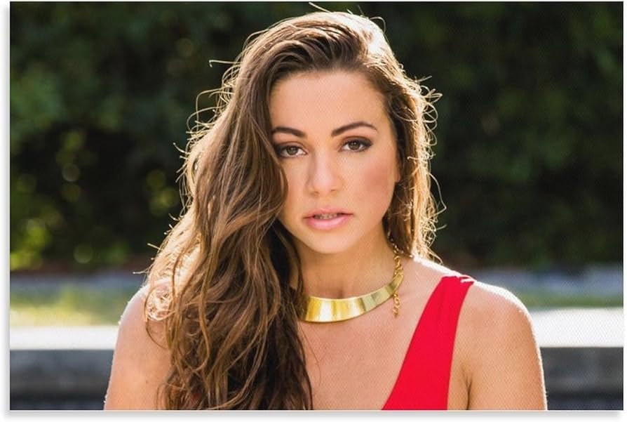 Abigail Mac Net Worth: Model & Influencer