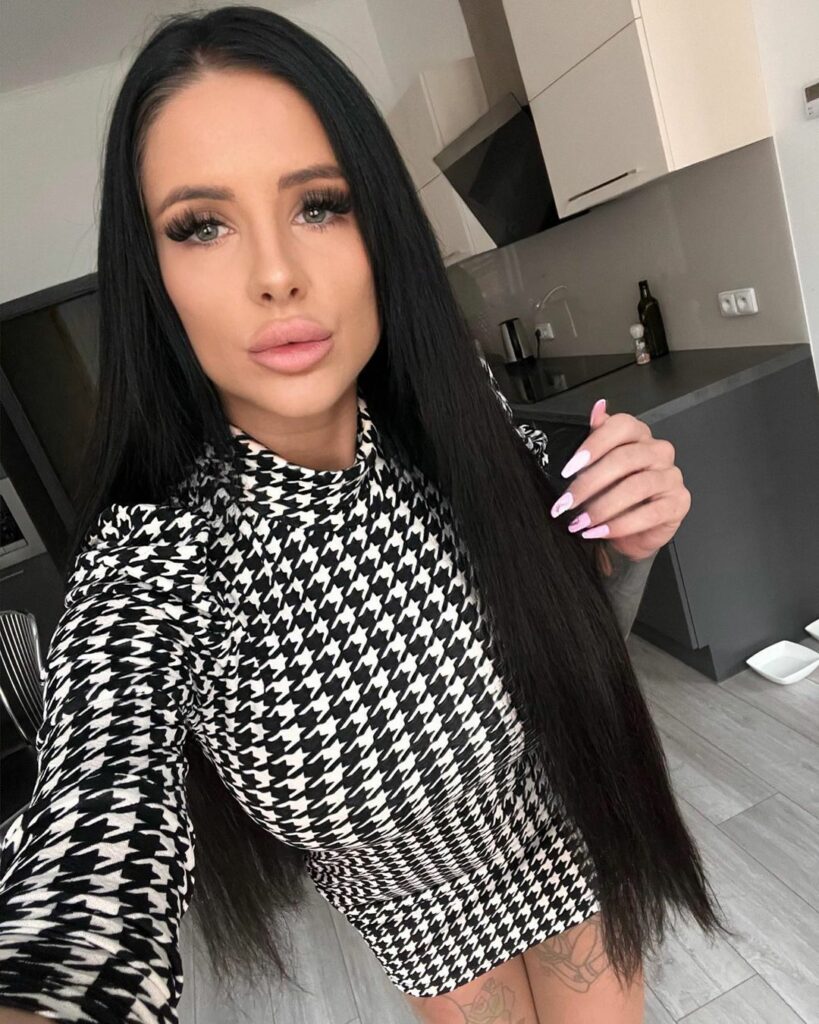 Barbie Esm: A Captivating Journey Unveiled | Discover Her Bio, Age, Height, and Wiki in this Exclusive Models Biography! - Pachn